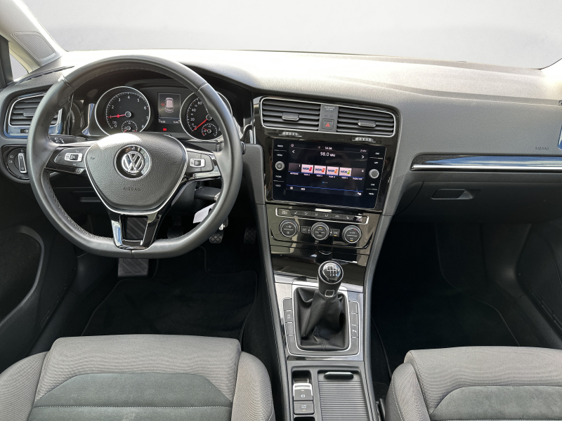 Volkswagen - Golf Comfortline 1.5 TSI
