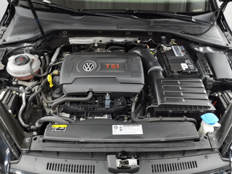 Volkswagen - Golf GTI