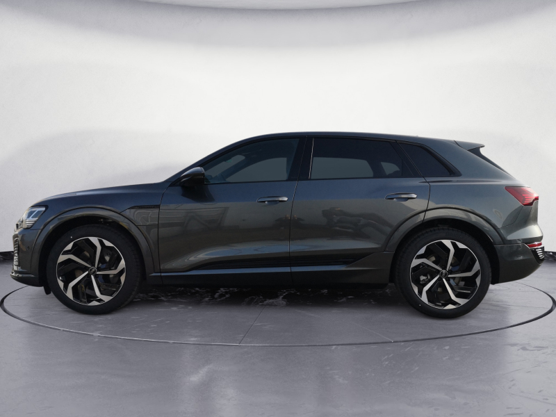 Audi - Q8 e-tron