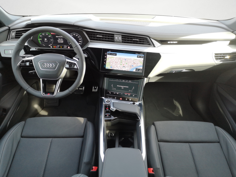 Audi - Q8 advanced 50 e-tron