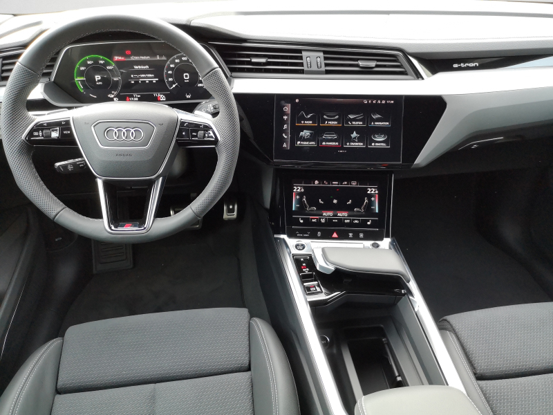 Audi - Q8