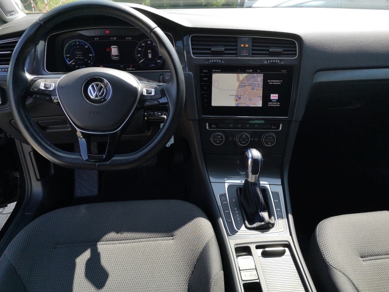 Volkswagen - e-Golf