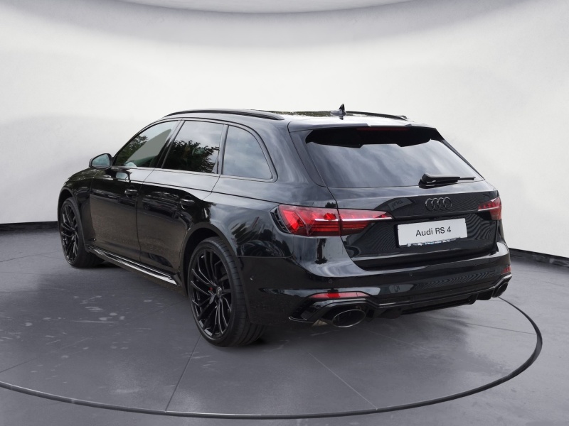 Audi - RS 4 Avant