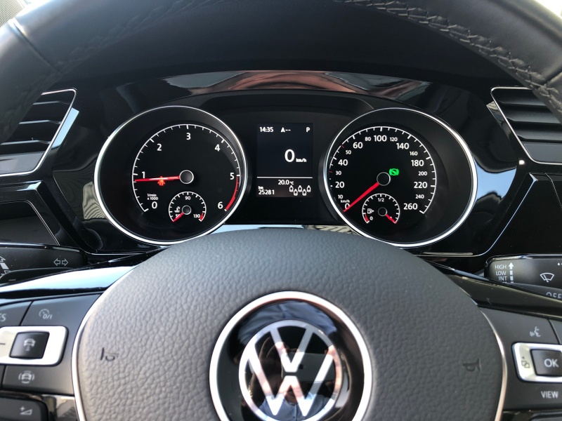Volkswagen - Touran Comfortline 2.0 TDI DSG 7-Sitzer