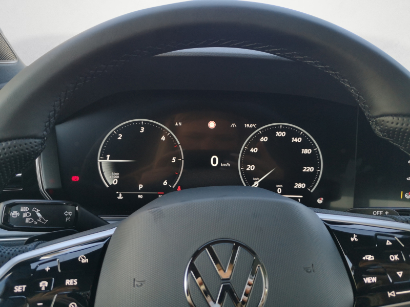 Volkswagen - Touareg R-Line 3.0 V6 TDI 4MOTION