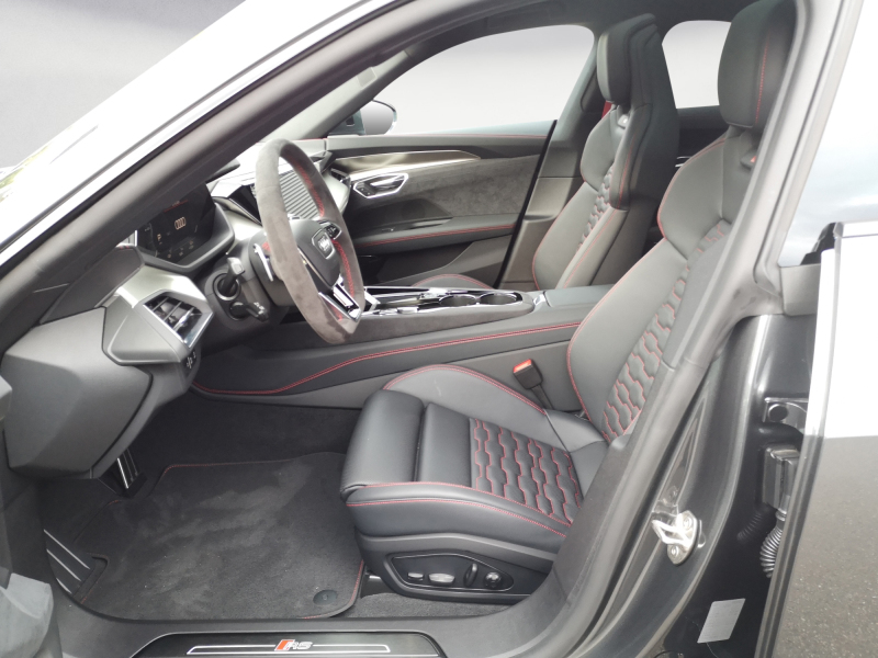 Audi - RS e-tron GT       , 