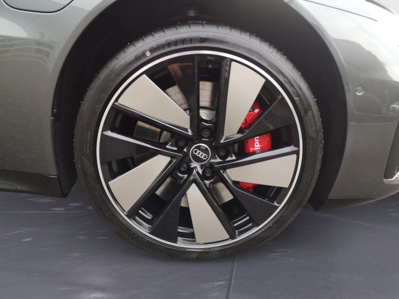 Audi - RS e-tron GT       , 