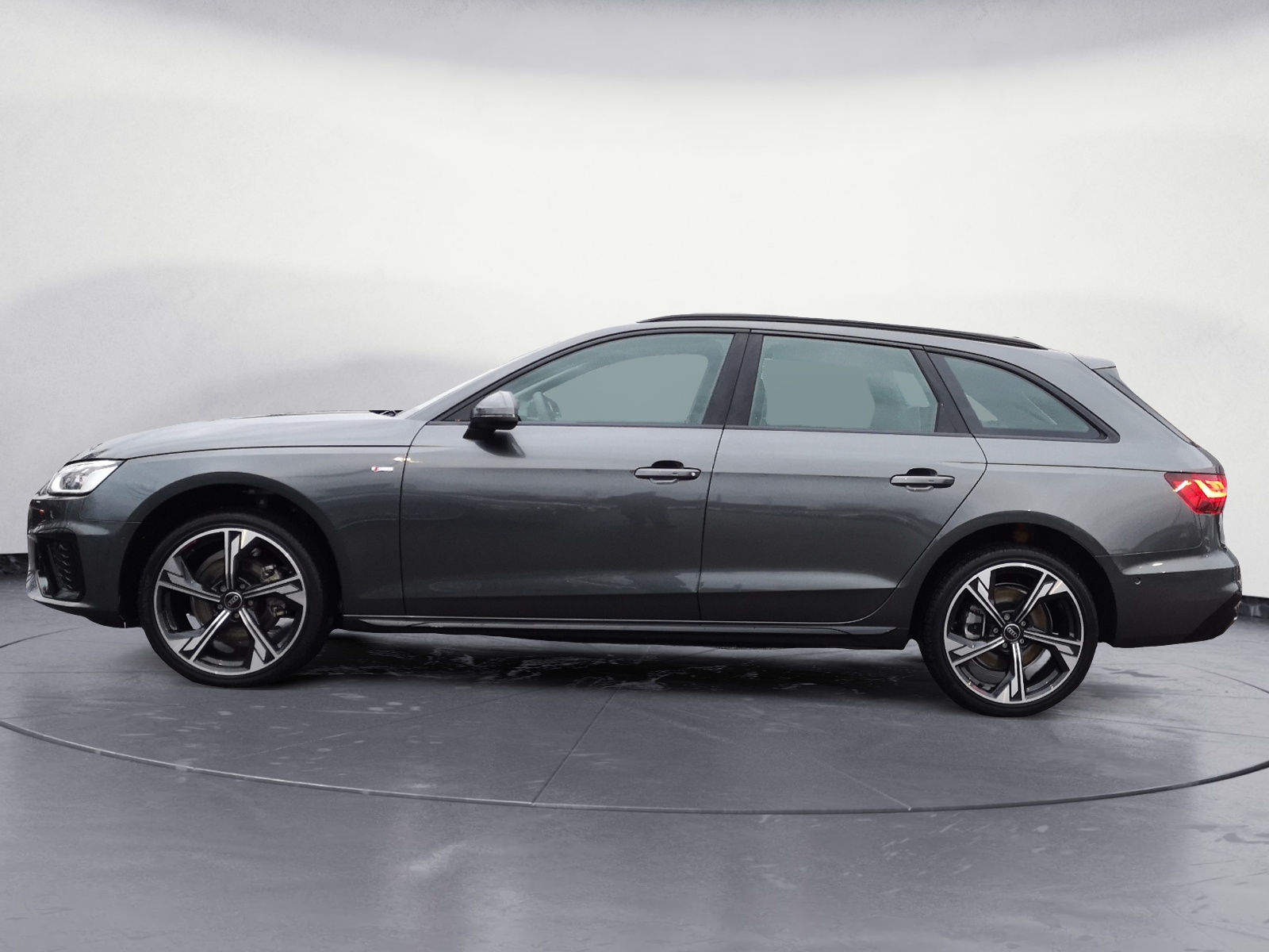 Audi - A4 Avant S line 35 TFSI S tronic