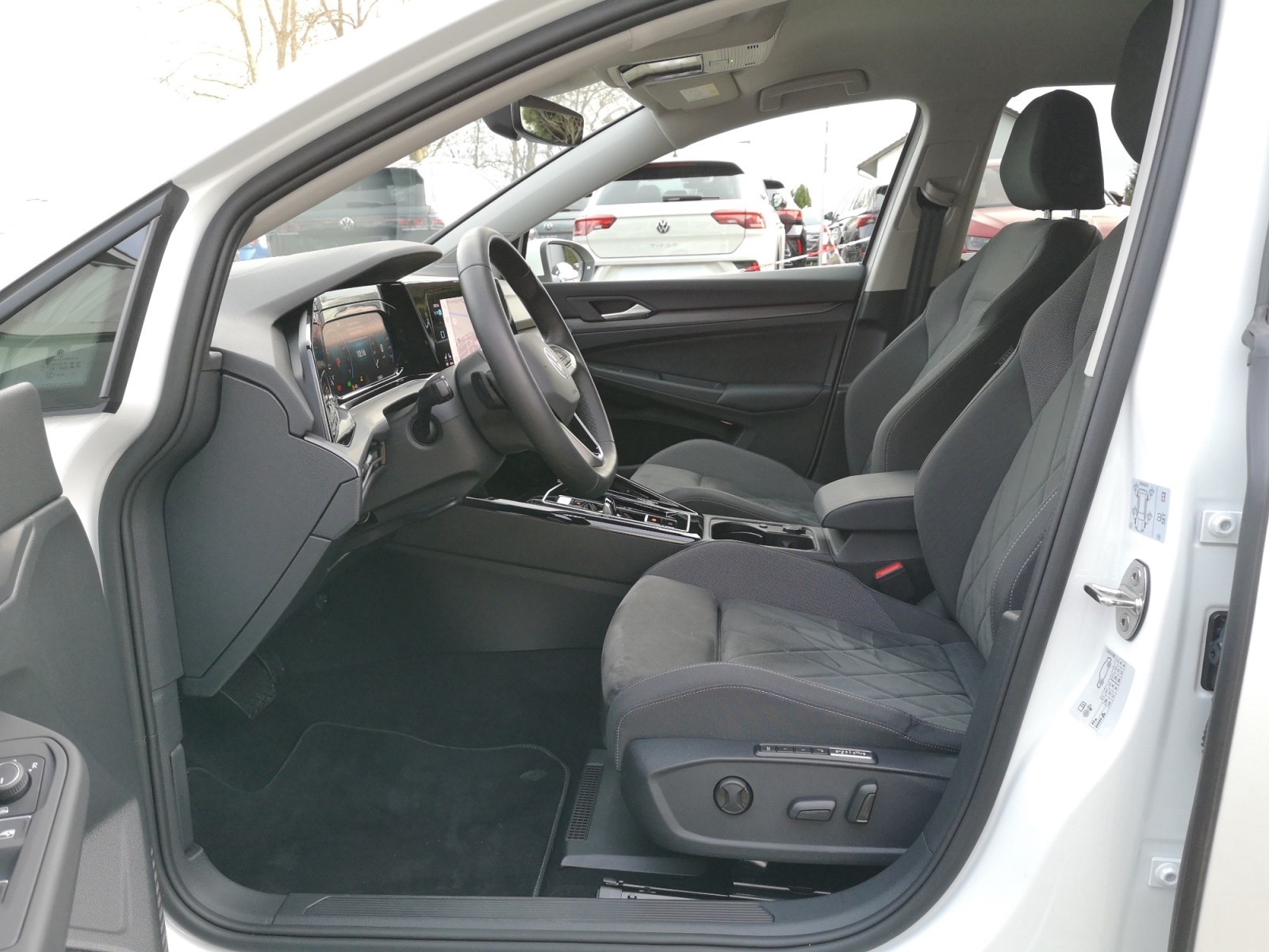 Volkswagen - Golf 1.5 eTSI DSG Style
