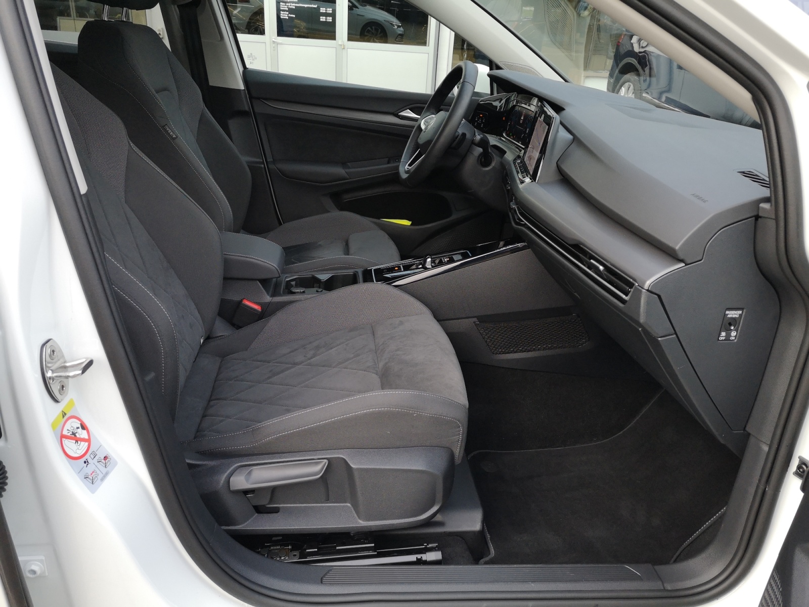 Volkswagen - Golf 1.5 eTSI DSG Style