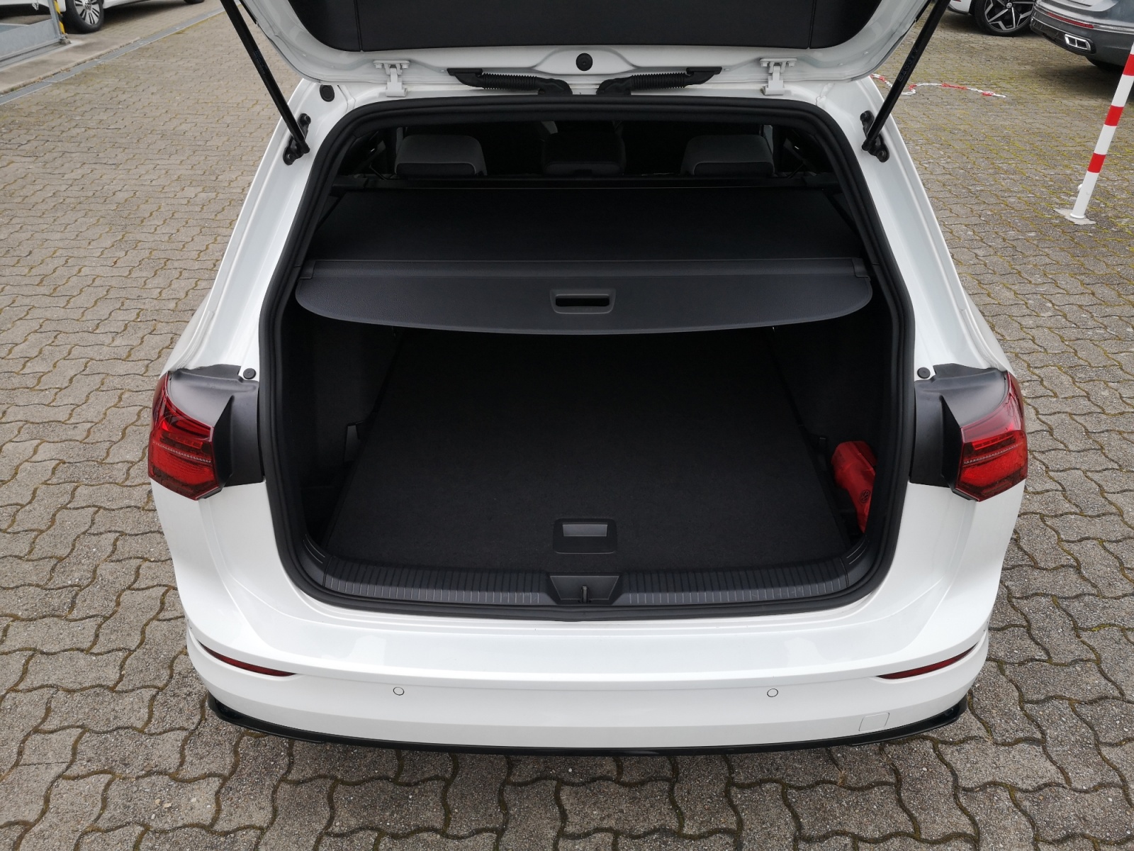 Volkswagen - Golf Variant 2.0 TSI DSG R-Line