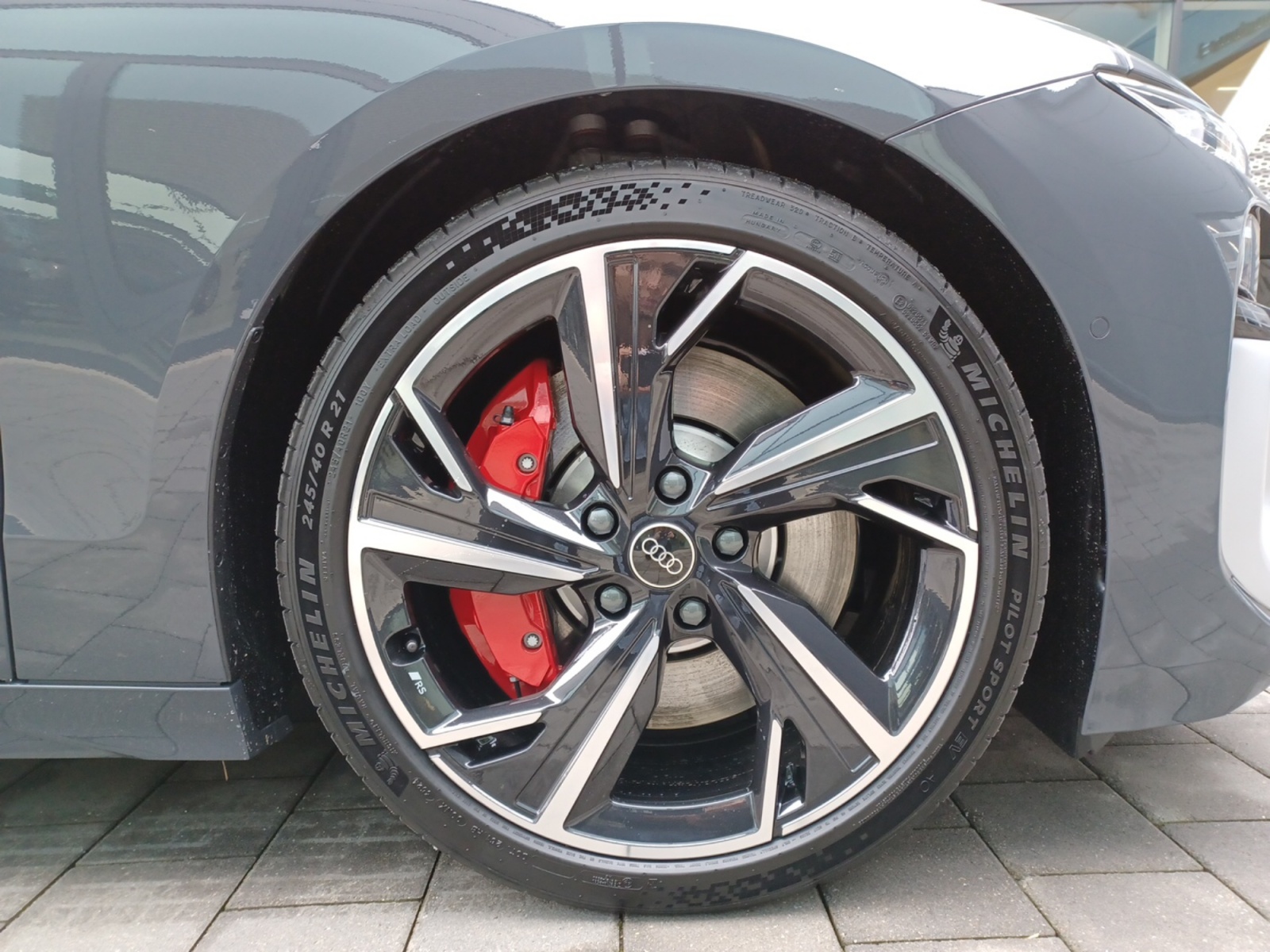 Audi - S6 Avant e-tron