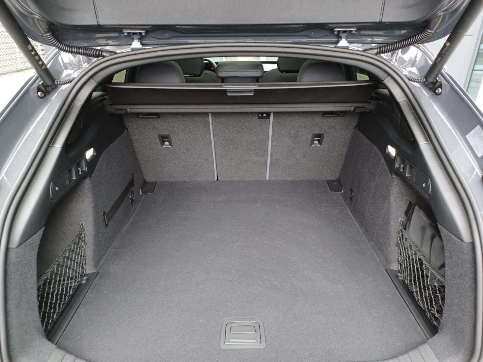 Audi - S6 Avant e-tron