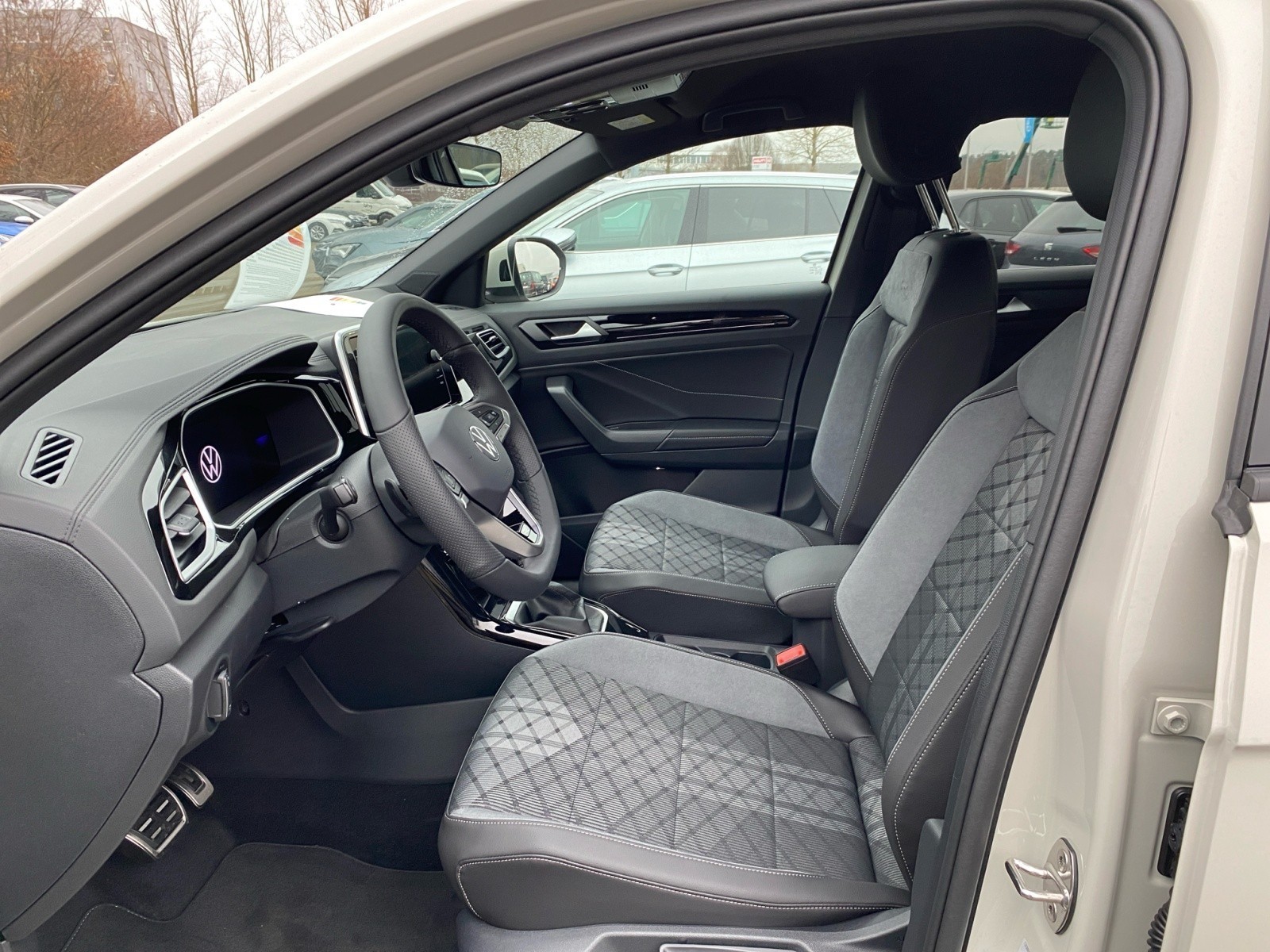 Volkswagen - T-Roc R-Line 1.5 l TSI OPF (150 P S) 7-Gang-Doppelkupplungsgetriebe DSG
