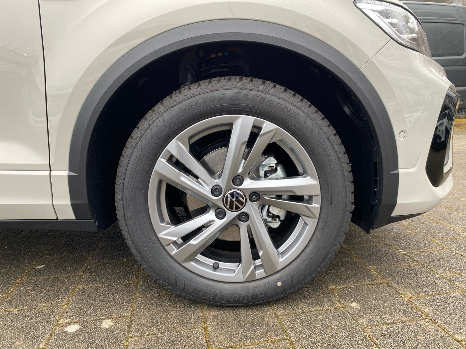 Volkswagen - T-Roc R-Line 1.5 l TSI OPF (150 P S) 7-Gang-Doppelkupplungsgetriebe DSG