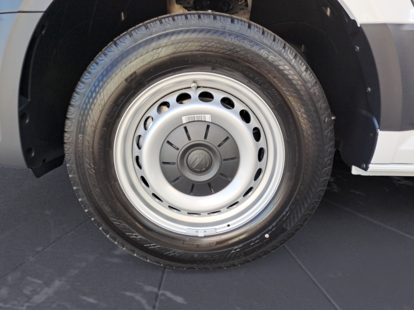 Volkswagen - Crafter 35 Kasten Motor: 2,0 l TDI Euro 6d SCR Getriebe: Frontantrieb 6-Gang-Schaltgetriebe Radstand: 3640 mm ,