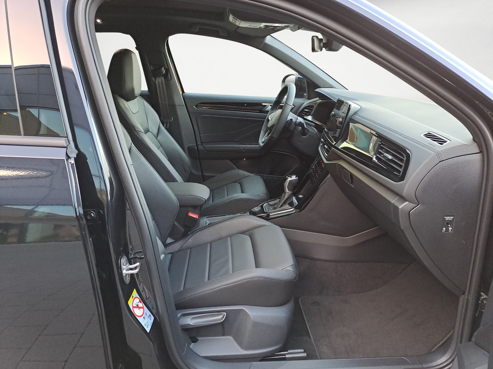 Volkswagen - T-Roc R-Line 2.0 l TSI OPF 4MOTION 140 k W 7-Gang-Doppelkupplungsgetrieb e DSG