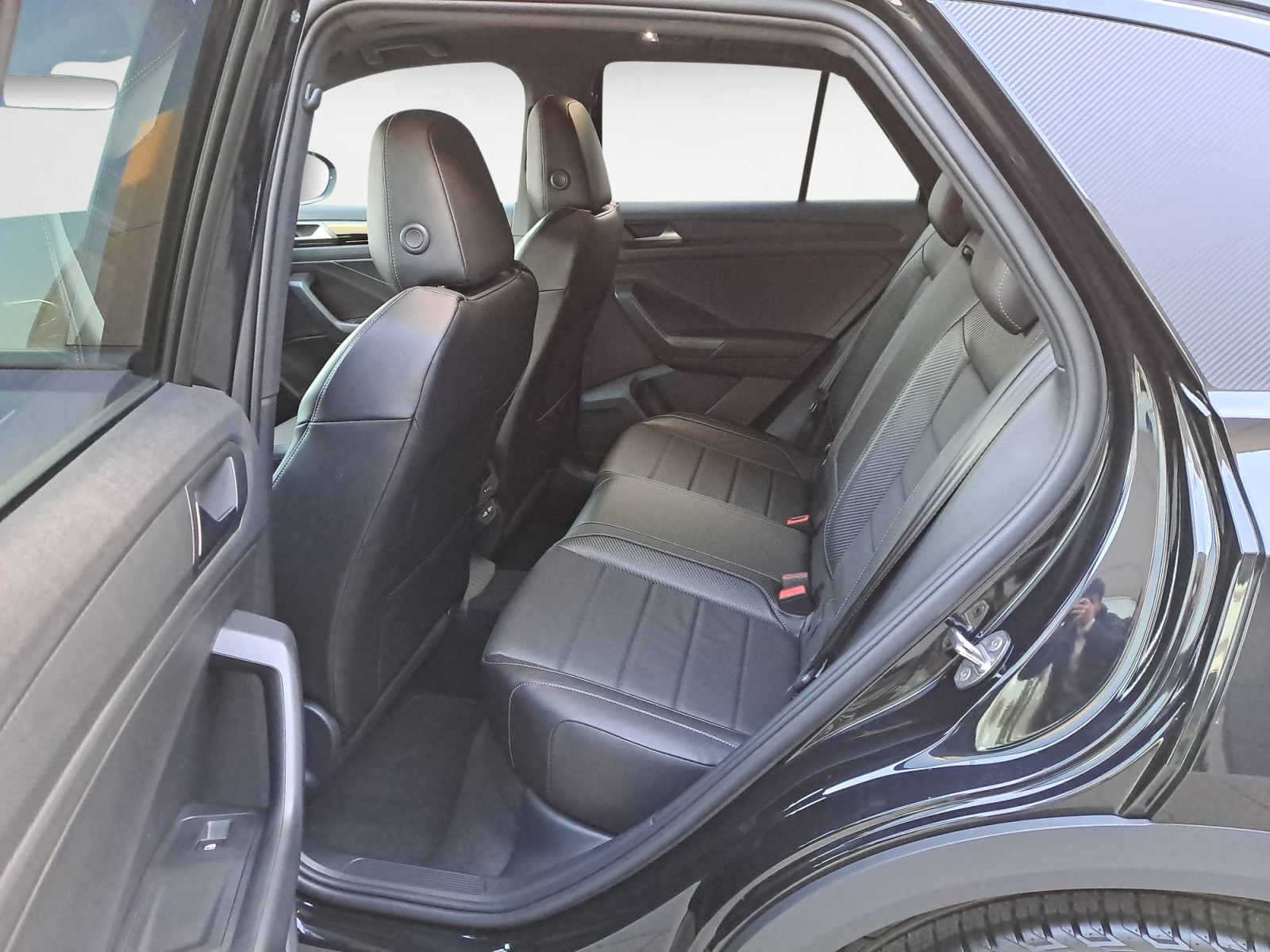 Volkswagen - T-Roc R-Line 2.0 l TSI OPF 4MOTION 140 k W 7-Gang-Doppelkupplungsgetrieb e DSG