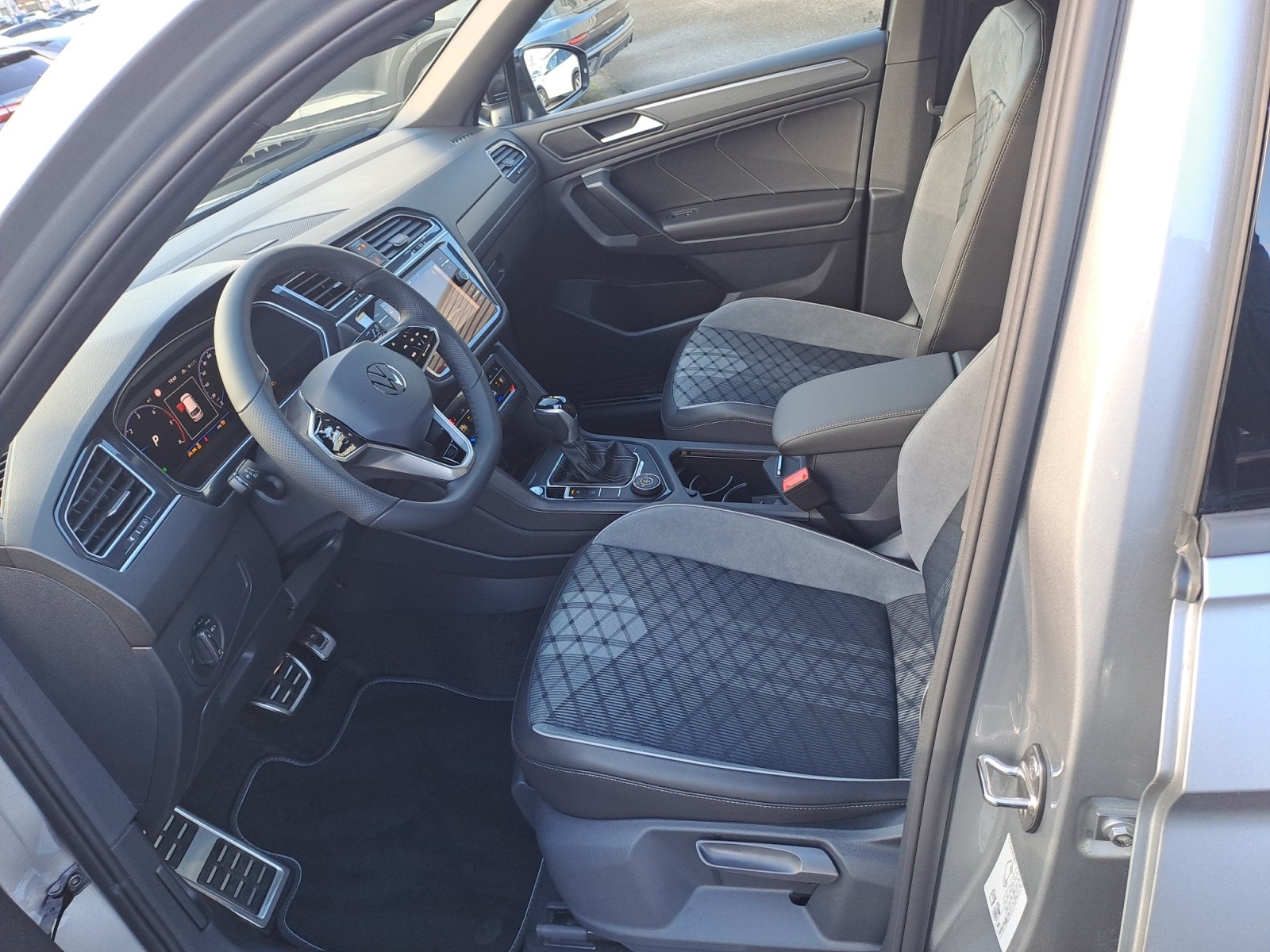 Volkswagen - Tiguan Allspace R-Line 2,0 l TDI SCR 4MO TION   7-Gang-Doppelkupplu ngsgetriebe DSG