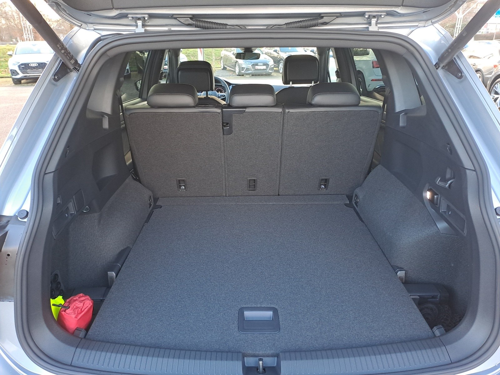 Volkswagen - Tiguan Allspace R-Line 2,0 l TDI SCR 4MO TION   7-Gang-Doppelkupplu ngsgetriebe DSG