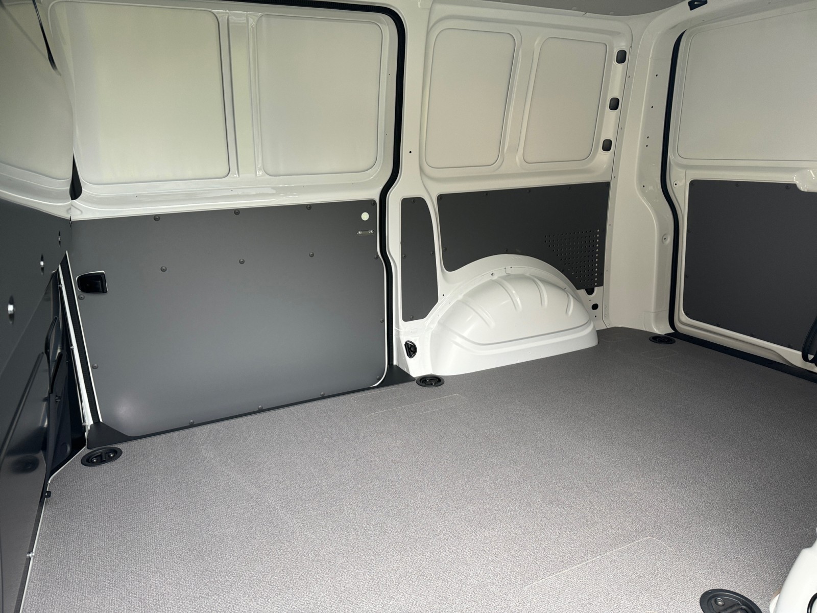 Volkswagen - Transporter 6.1 Kasten 2,0 l  TDI SCR Frontantrieb 5-Gang Radst. 3000 mm