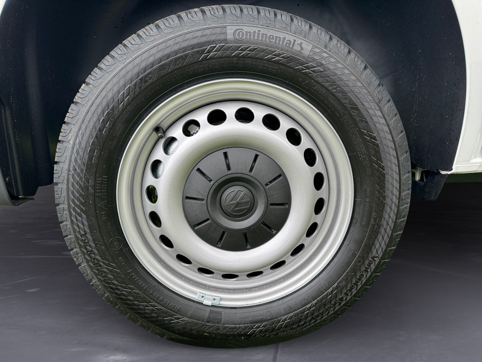 Volkswagen - Transporter 6.1 Kasten 2,0 l  TDI SCR Frontantrieb 5-Gang Radst. 3000 mm