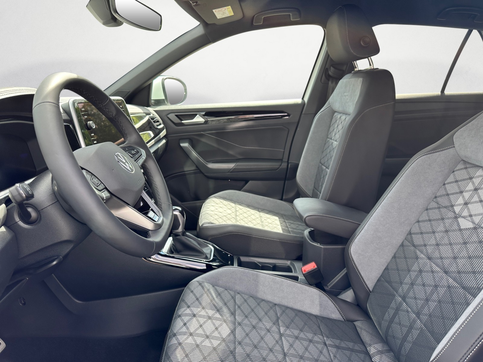 Volkswagen - T-Roc R-Line 1.5 l TSI OPF  7-Gang-Doppelkupplungsgetriebe DSG ,