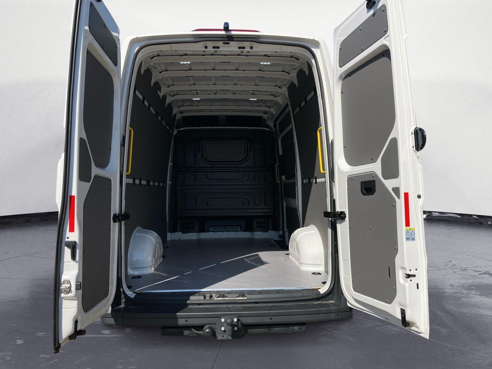 Volkswagen - Crafter 35 Kasten Motor: 2,0 l TDI Euro 6d SCR BlueMotion Technology    Getriebe: Frontantrieb 8-Gang-Automatikge , 