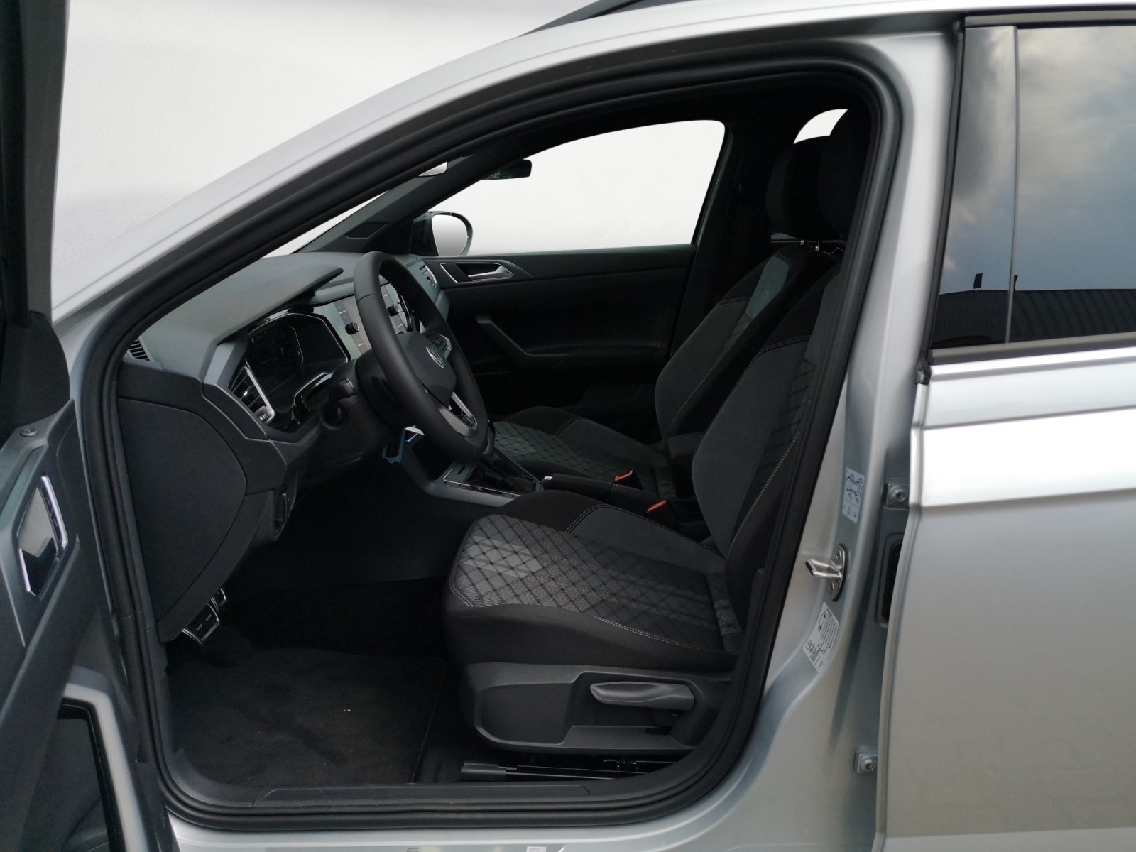 Volkswagen - Taigo R-Line 1,0 l TSI OPF   7-Gang-Doppelkupplungsgetriebe DSG , 