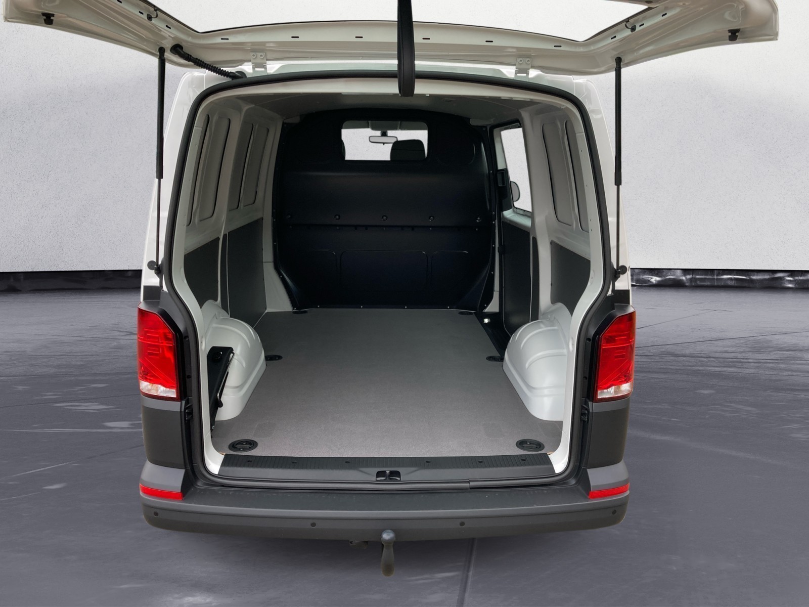 Volkswagen - Transporter 6.1 Kasten Motor: 2,0 l TDI SCR    Getriebe: 5-Gang-Schaltgetriebe Radstand: 3000 mm , 