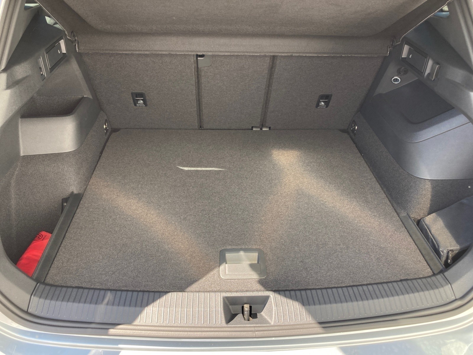 Volkswagen - Tiguan R-Line 2,0 l TDI SCR 4MOTION   7-Gang-Doppelkupplungsgetrie be DSG