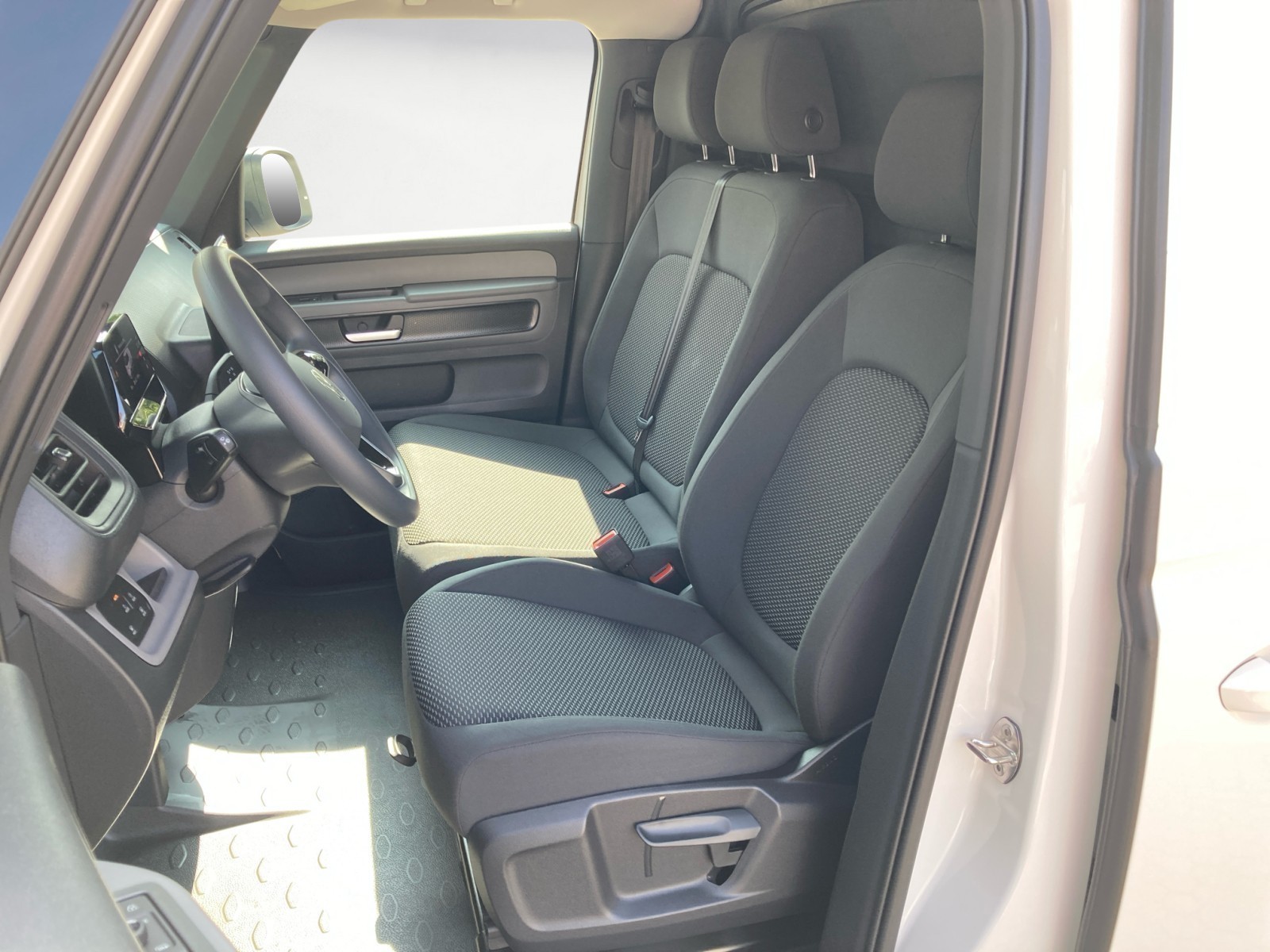 Volkswagen - ID. Buzz Cargo Pro   Hecka