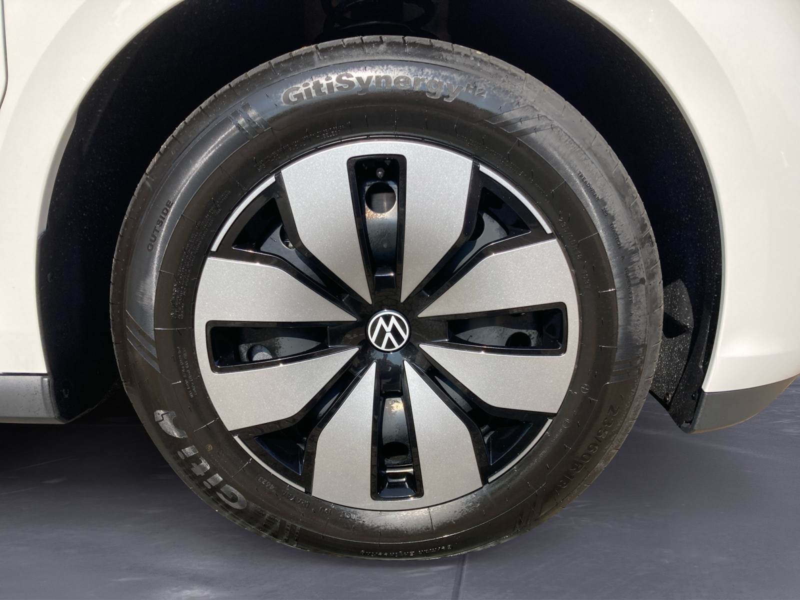 Volkswagen - ID. Buzz Cargo Pro   Hecka