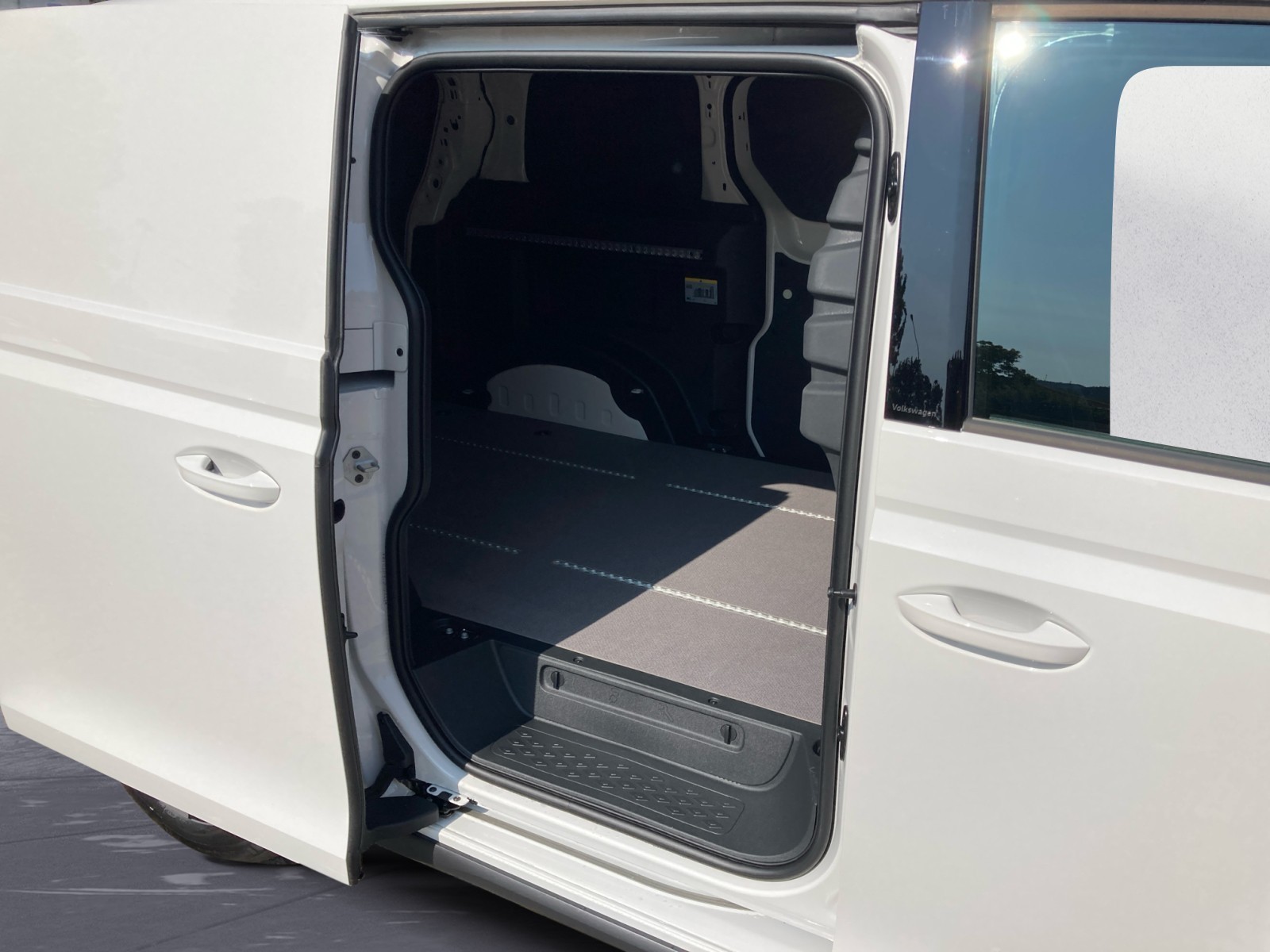 Volkswagen - ID. Buzz Cargo Pro   Hecka