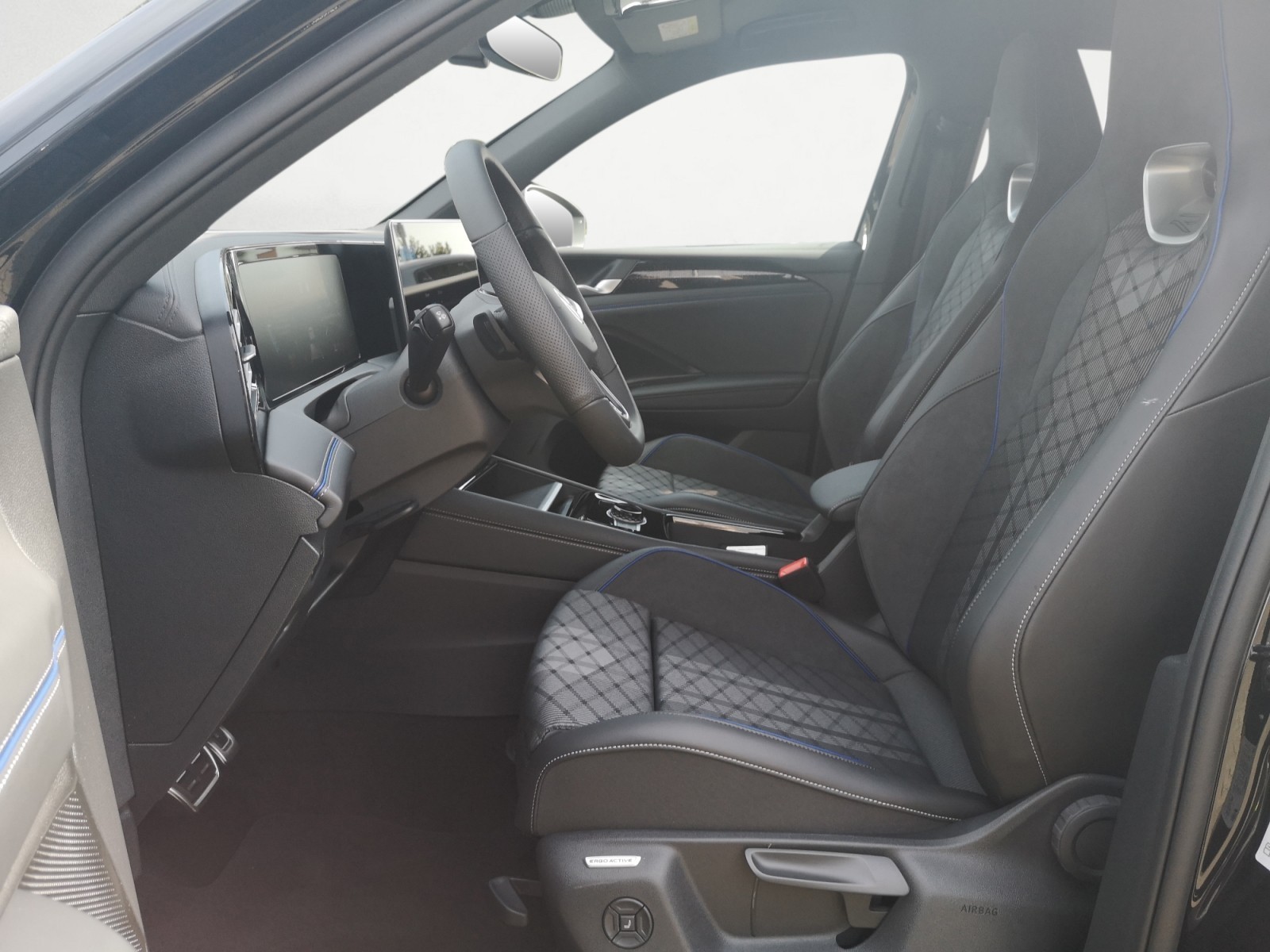 Volkswagen - Tiguan R-Line 2,0 l TDI SCR 7-Gang-Doppelkupplungsgetriebe DSG