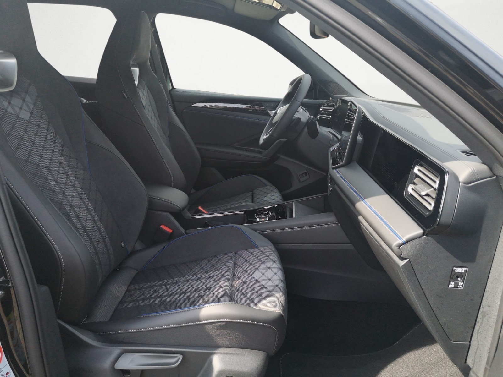 Volkswagen - Tiguan R-Line 2,0 l TDI SCR 7-Gang-Doppelkupplungsgetriebe DSG