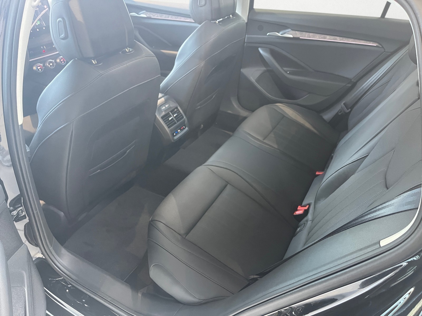 Skoda - Superb Combi L&K 1,5 TSI iV 6-Gang automat.