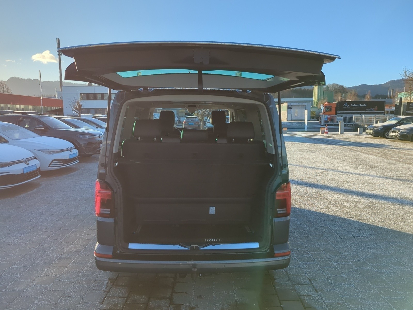 Volkswagen - Multivan T6. 1 - 4MOTION DSG Kurz