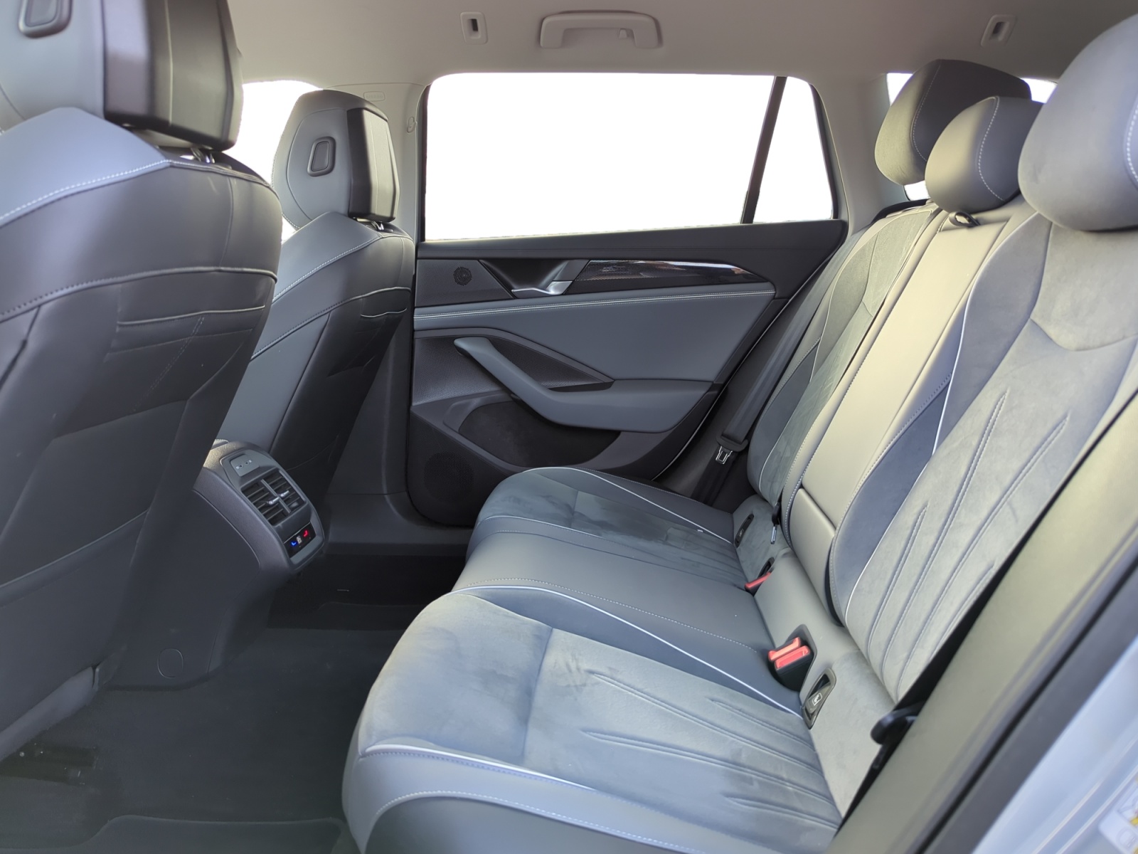 Volkswagen - Passat Variant 1.5 e-TSI OPF DSG Business