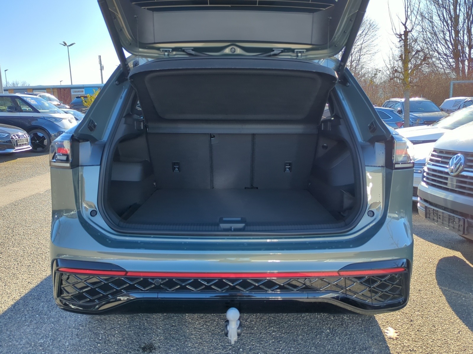 Volkswagen - Tiguan R-Line 2,0 l TDI SCR 4MOTION  7-Gang-Doppelkupplungsgetrie be DSG