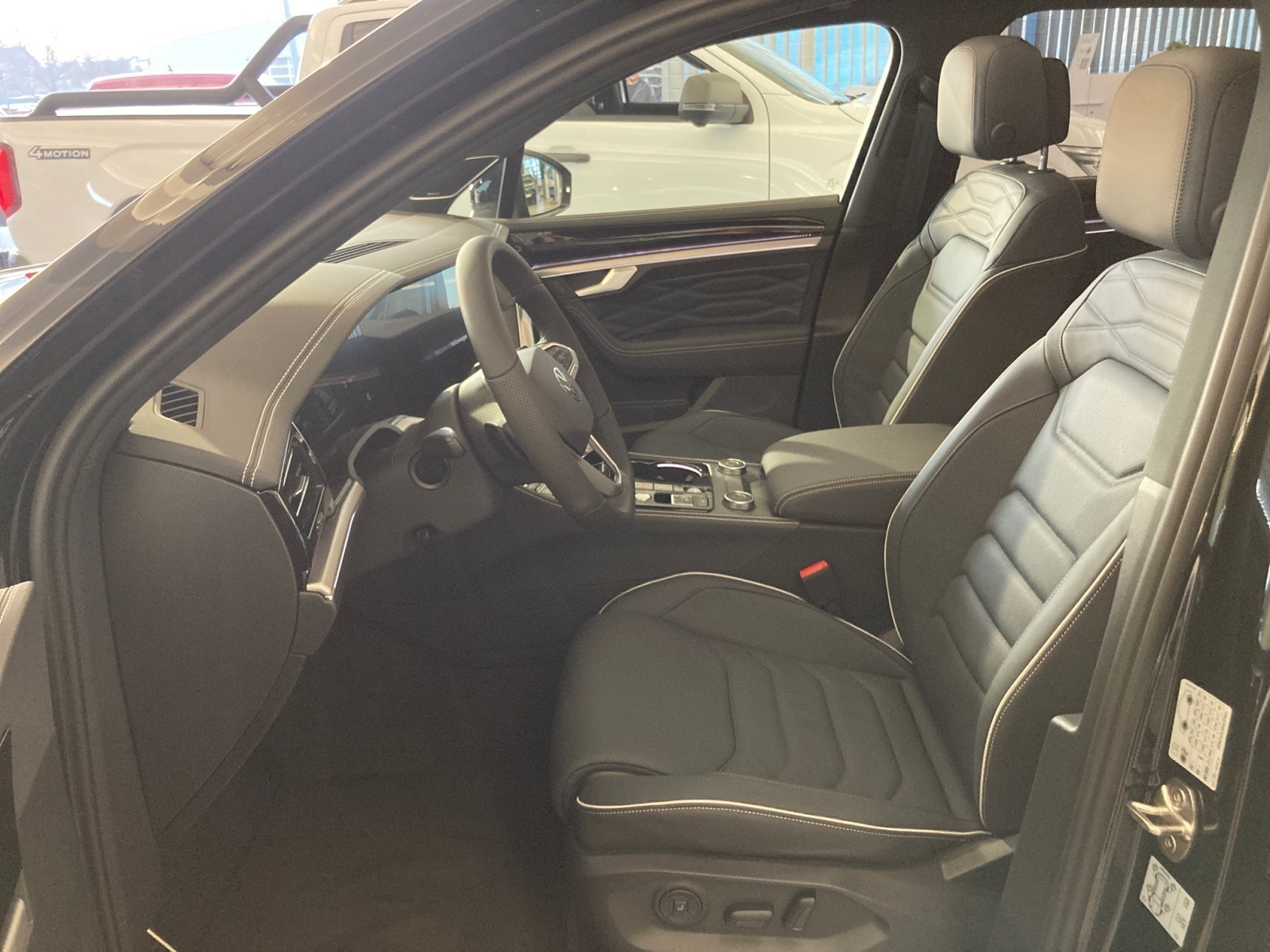 Volkswagen - Touareg R-Line 3,0 l V6 TDI SCR 4MOTION  8-Gang-Automatik (Tiptro nic)