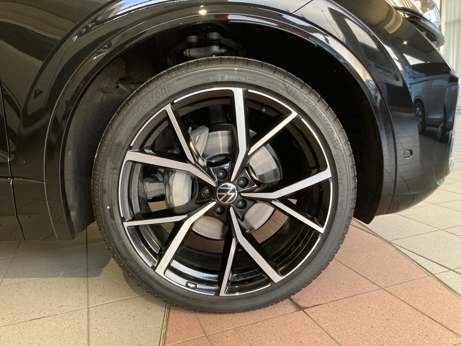 Volkswagen - Touareg R-Line 3,0 l V6 TDI SCR 4MOTION  8-Gang-Automatik (Tiptro nic)