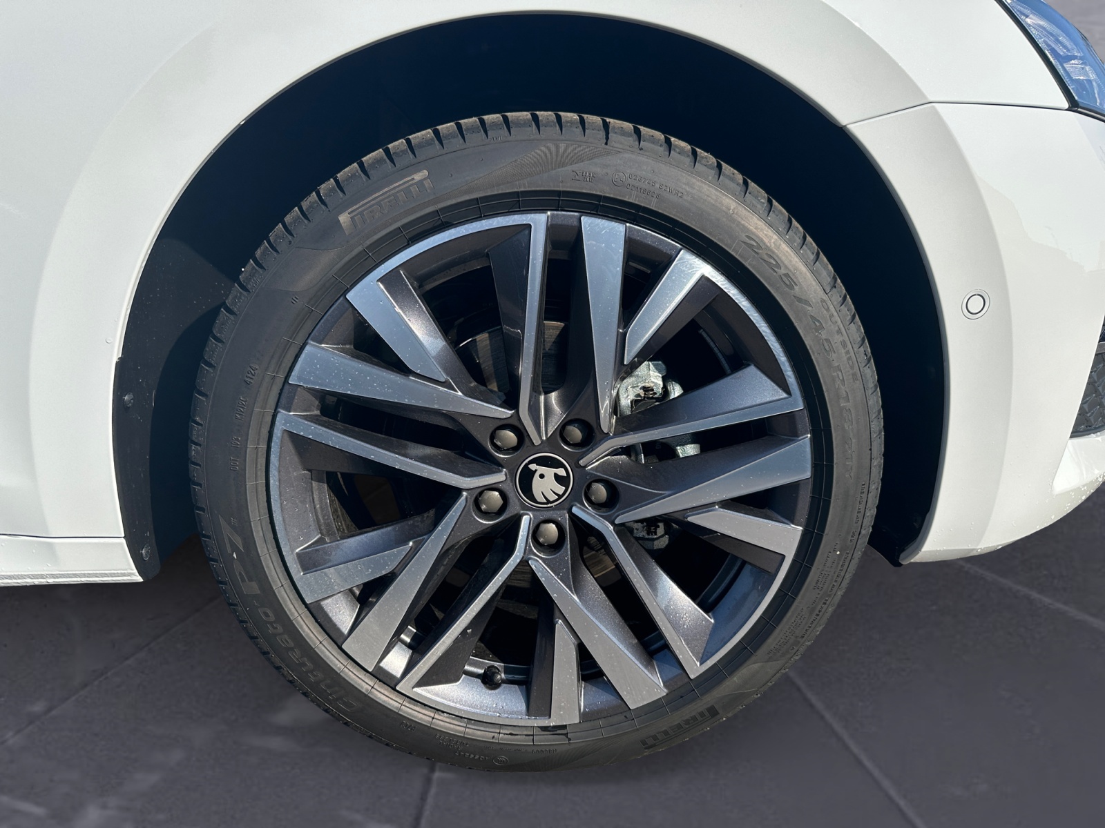Skoda - Octavia Combi Tour 2,0 TDI DSG