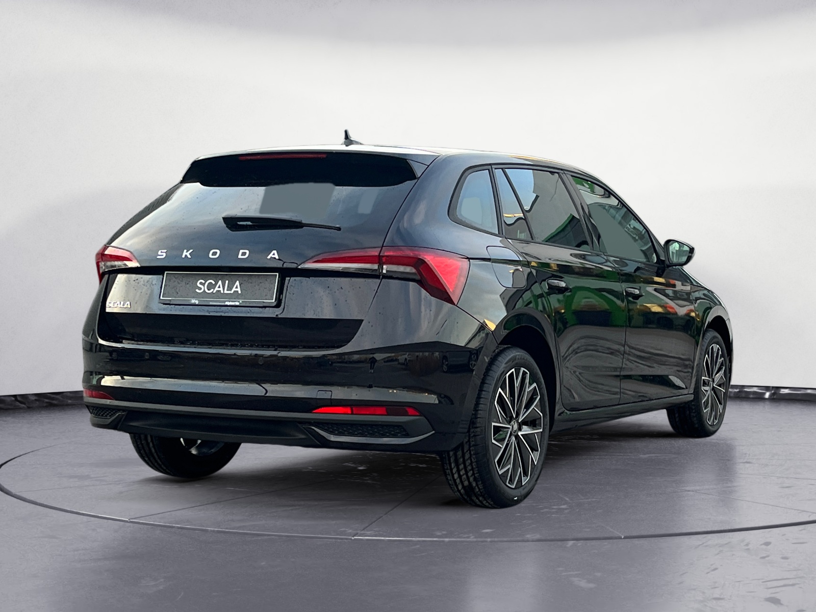 Skoda - Scala Tour 1,0 TSI 7-Gang-DSG