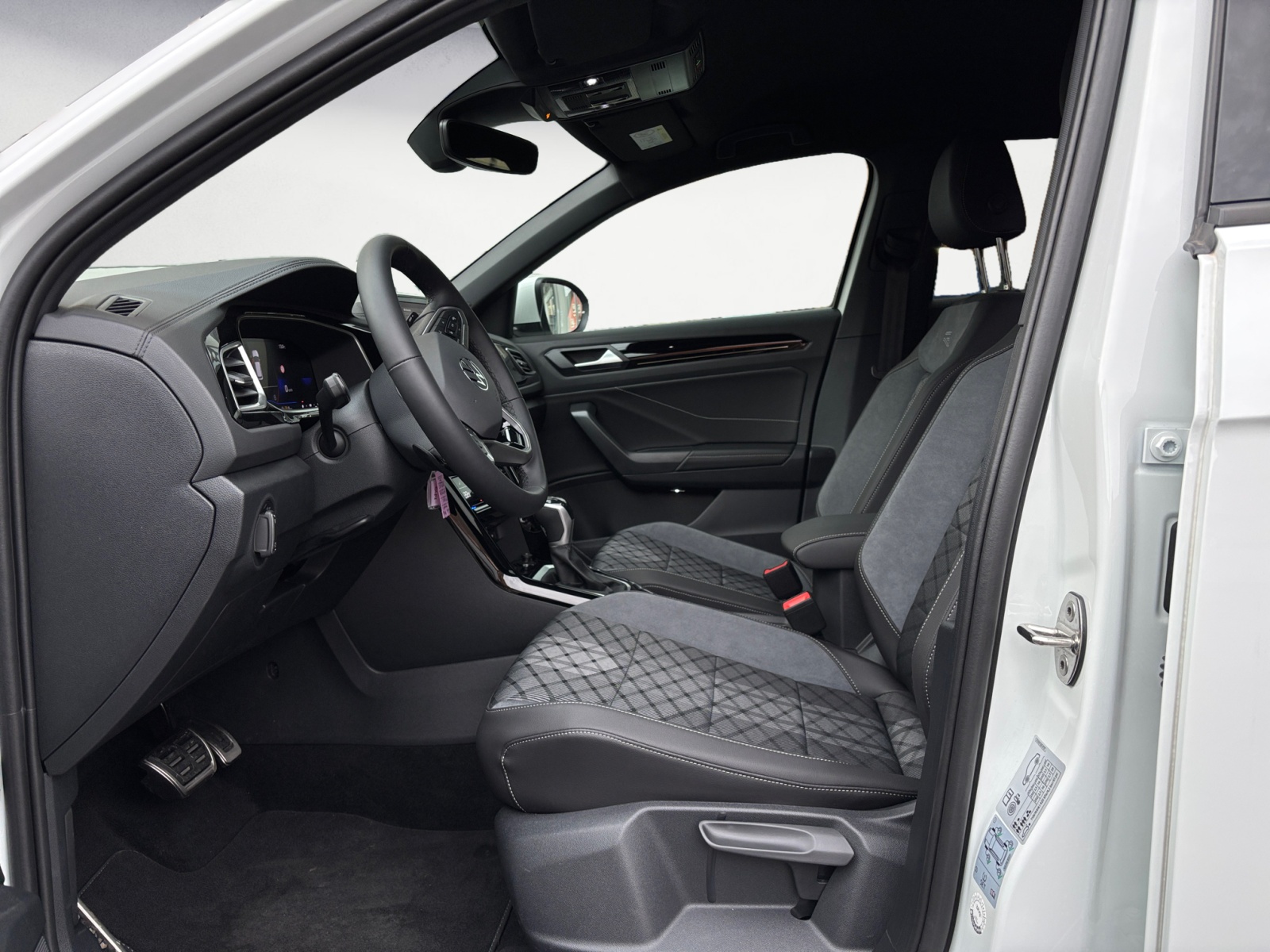 Volkswagen - T-Roc R-Line 1.5 l TSI OPF  7-Gang-Doppelkupplungsgetriebe DSG ,