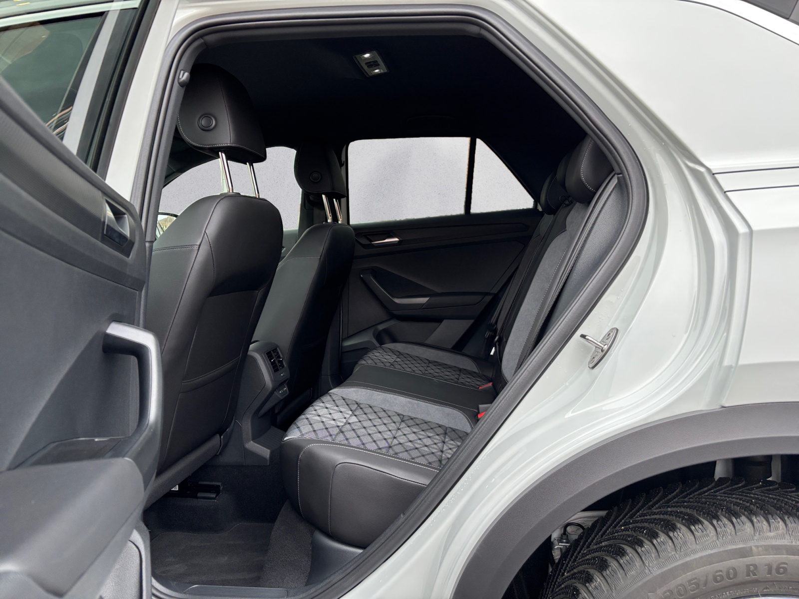 Volkswagen - T-Roc R-Line 1.5 l TSI OPF  7-Gang-Doppelkupplungsgetriebe DSG ,