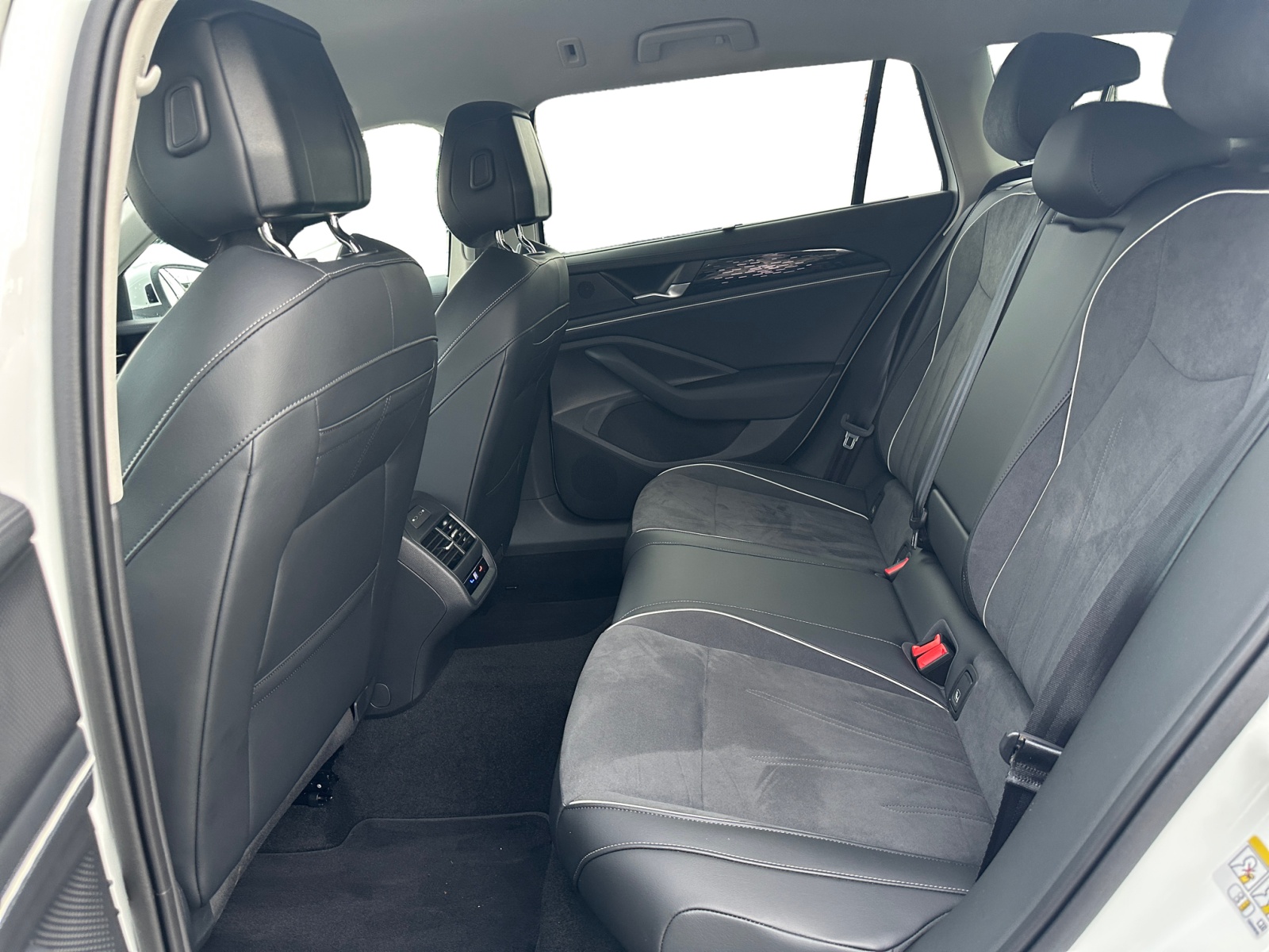 Volkswagen - Passat Variant 2.0 TDI SCR DSG Elegance
