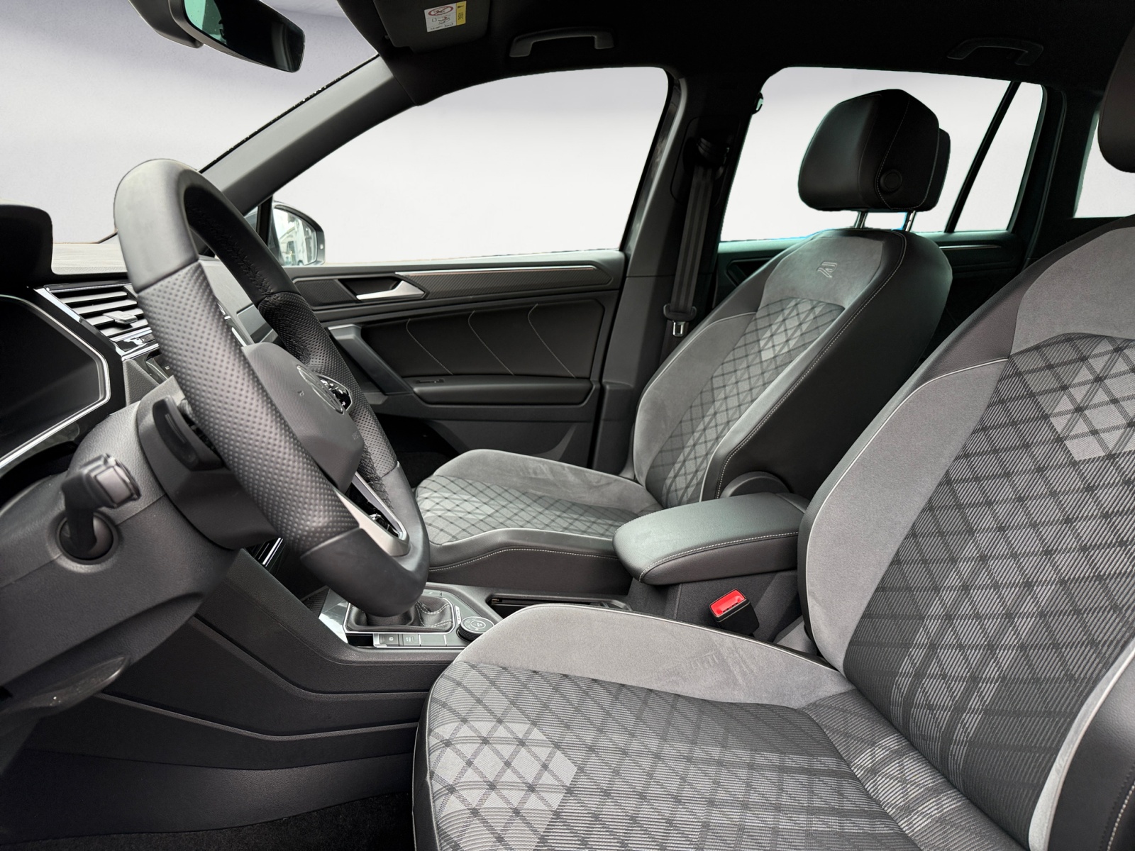 Volkswagen - Tiguan R-Line 2,0 TDI SCR 4M DSG