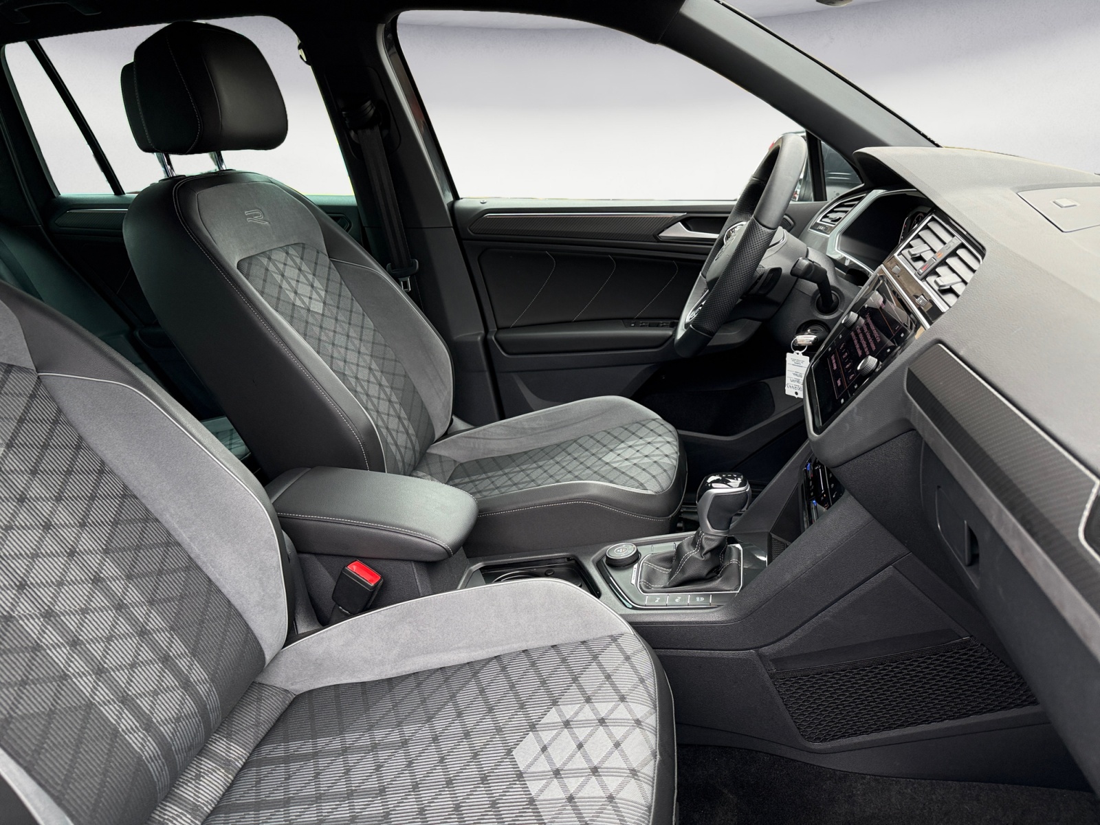 Volkswagen - Tiguan R-Line 2,0 TDI SCR 4M DSG
