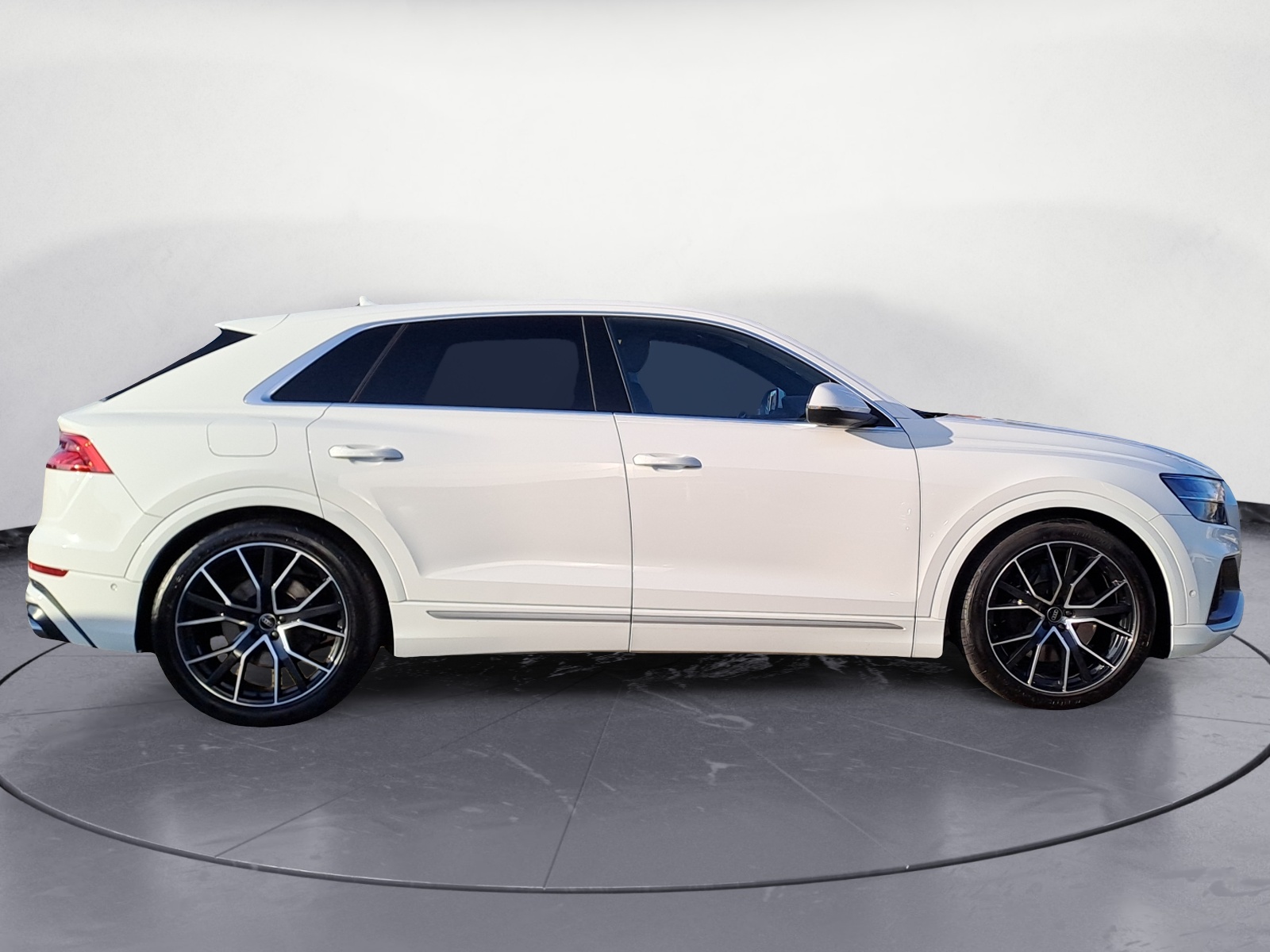 Audi - SQ8 TFSI 373(507) kW(PS) tiptronic